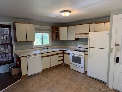 41 Spring St, Willimantic, CT 06226 - photo 7