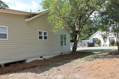 402 Cherry St W, Douglas, GA 31533 - photo 7