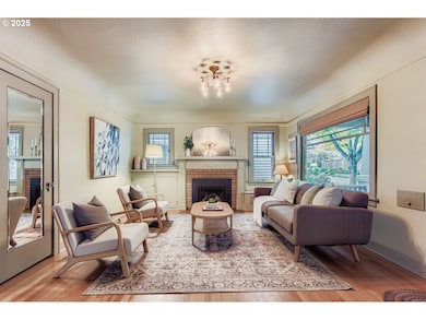 2033 SE 22nd Ave, Portland, OR 97214 - photo 4