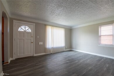 5353 Thomas St, Maple Heights, OH 44137 - photo 5