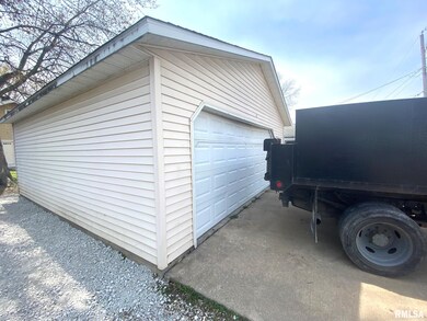 1528 W 14th St, Davenport, IA 52804 - photo 4