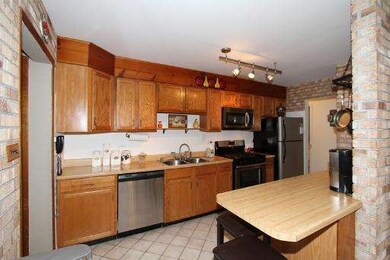 2203 Martin Ln, Rolling Meadows, IL 60008 - photo 4