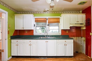 712 Cliffside Ave, High Point, NC 27260 - photo 4