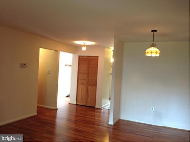 5918 Mayflower Ct, Alexandria, VA 22312 - photo 3