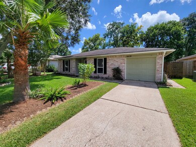 16638 Forest Bend Ave, Friendswood, TX 77546 - photo 3