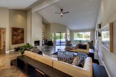 005_Living Room