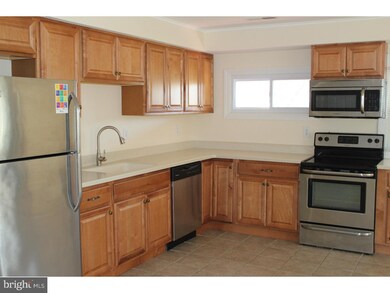 41 Young Birch Rd, Levittown, PA 19057 - photo 2