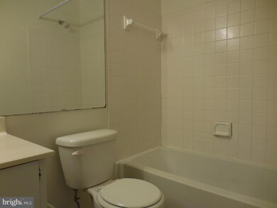 17 Cross Laurel Ct, Germantown, MD 20876 - photo 5