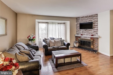 13305 Woodruff Ct, Germantown, MD 20874 - photo 5