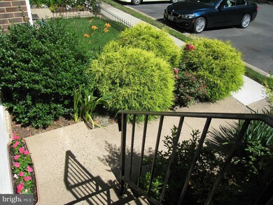 11872 Dunlop Ct, Reston, VA 20191 - photo 2