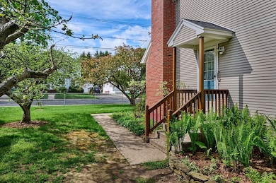 21 Davis St, Easthampton, MA 01027 - photo 4