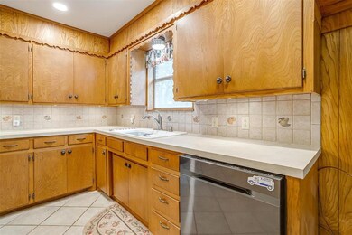 1046 Reese Ln, Azle, TX 76020 - photo 6