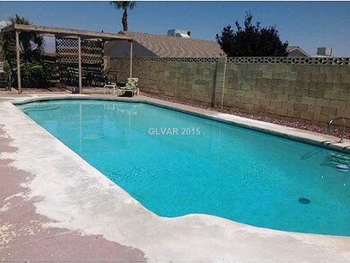 Swimming Pool/Hot Tub/Sauna. Pool