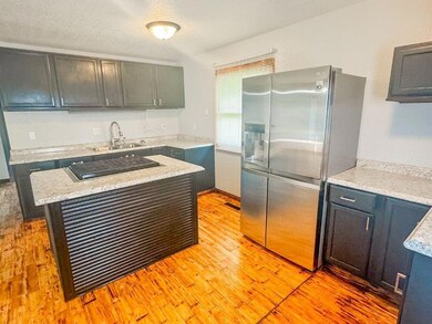 605 E 27th St S, Newton, IA 50208 - photo 7