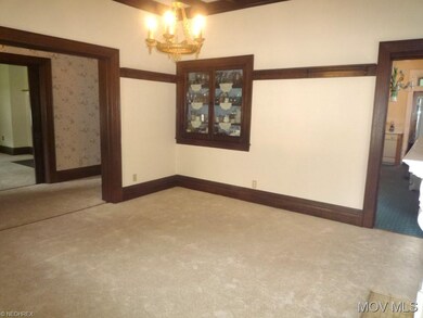 Dining Room w/Built-In