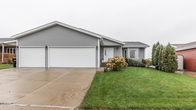 5125 Hitchcock Dr, Bismarck, ND 58503 - photo 2