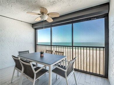 Screened and tiled balcony with stunning beach, gu