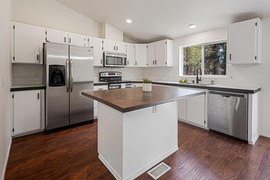 16093 Blackfeather Ln, La Pine, OR 97739 - photo 4