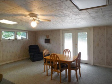 130 S Mendon Rd, Rutland, VT 05701 - photo 3