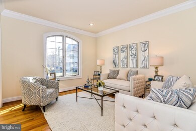 8307 Elm Grove Ct, Vienna, VA 22182 - photo 4