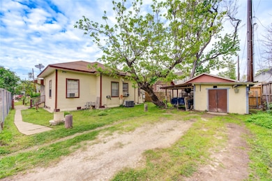 950 Pecore St, Houston, TX 77009 - photo 6