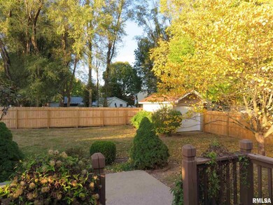 1204 Sherwood Eddy Dr, Jacksonville, IL 62650 - photo 2