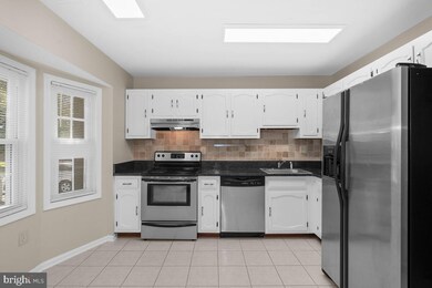 9824 Oakdale Woods Ct, Vienna, VA 22181 - photo 4