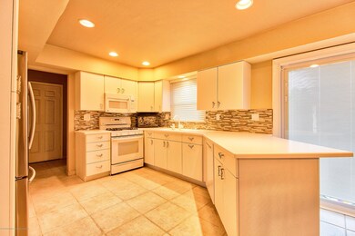 2 Anvil Ct, Marlboro, NJ 07746 - photo 6