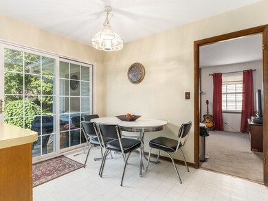 56 Finch Ct, Naperville, IL 60565 - photo 5