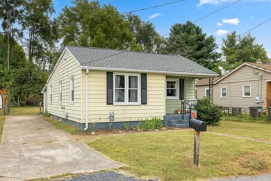 434 Peach St, Staunton, VA 24401 - photo 3