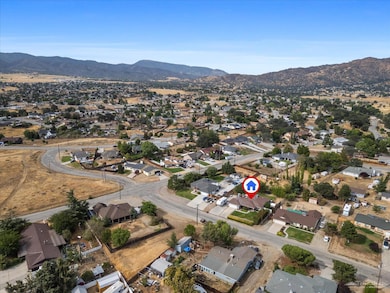 22611 Jerry Dr, Tehachapi, CA 93561 - photo 4