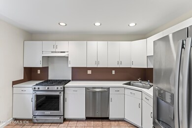 45 Ettl Ln unit 101, Greenwich, CT 06831 - photo 6