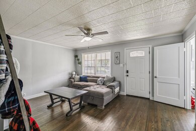 709 N Commerce St, Gainesville, TX 76240 - photo 7