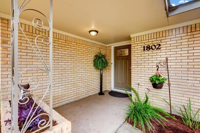1802 De Milo Dr, Houston, TX 77018 - photo 2