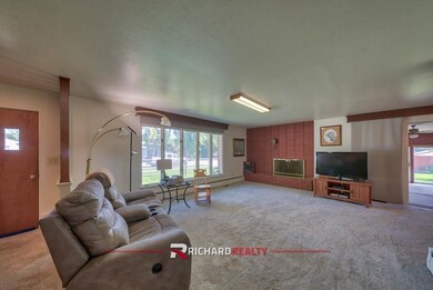 719 W B St, Basin, WY 82410 - photo 5