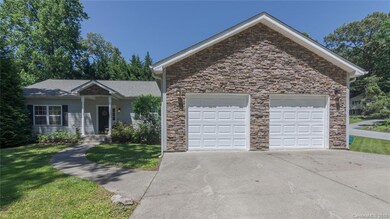 411 Wakefield Dr unit 15, Hendersonville, NC 28792 - photo 2