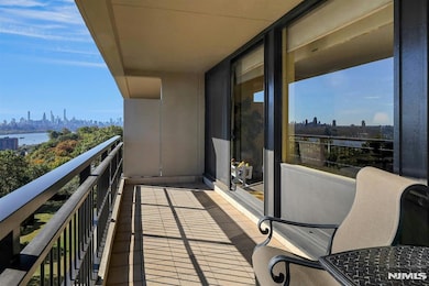 Horizon House unit 817, Fort Lee, NJ 07024 - photo 5