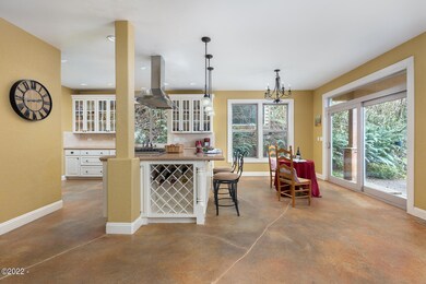 Kitchen/Dining Nook