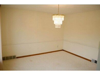 Dining Room. Plenty of room for dinner parties!