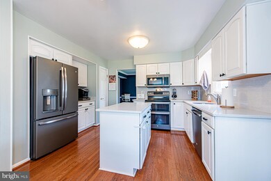 6910 Stratford Dr, Sykesville, MD 21784 - photo 7