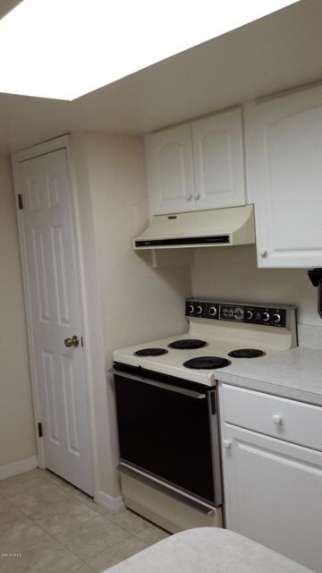 835 Dupont kitchen