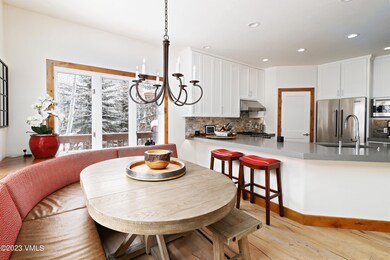 1890_lionsridge_loop_9_dinig_kitchen