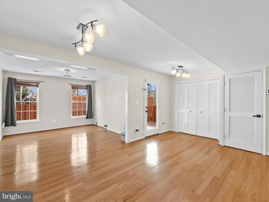 13599 Bathgate Dr, Herndon, VA 20171 - photo 6