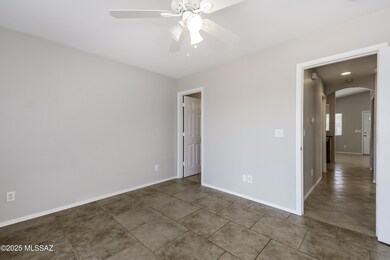 007-photo-primary-bedroom-9113524