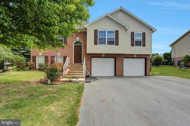 3828 Mountain Shadow Cir, Fayetteville, PA 17222 - photo 3