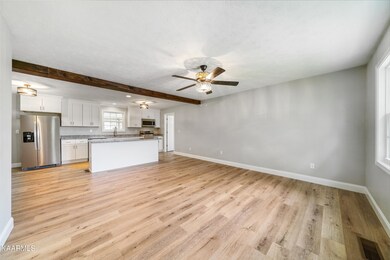 537 Dillon St, Crossville, TN 38555 - photo 5