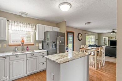 787 West St, Whiteland, IN 46184 - photo 3