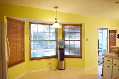 Breakfast Area w/Bay Window