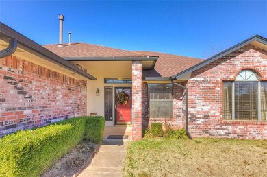 609 Gyrfalcon Dr, Norman, OK 73072 - photo 3