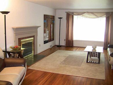 Living Room. LARGE LIVING ROOM WITH A HUGE BAY WIN
